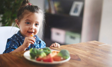 MỘT SỐ YẾU TỐ LIÊN QUAN ĐẾN TÌNH TRẠNG DINH DƯỠNG CỦA TRẺ VIÊM PHỐI CỘNG ĐỒNG TỪ 02-59 THÁNG TẠI KHOA NHI BỆNH VIỆN ĐA KHOA ĐỨC GIANG NĂM 2024